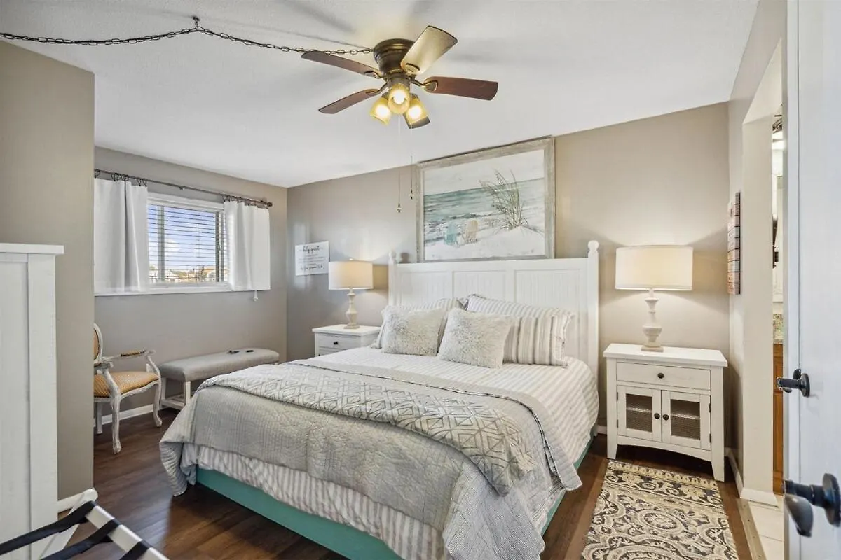 Summit 225 - Low Floor Beachfront - Sleeps 5 Panama City Beach