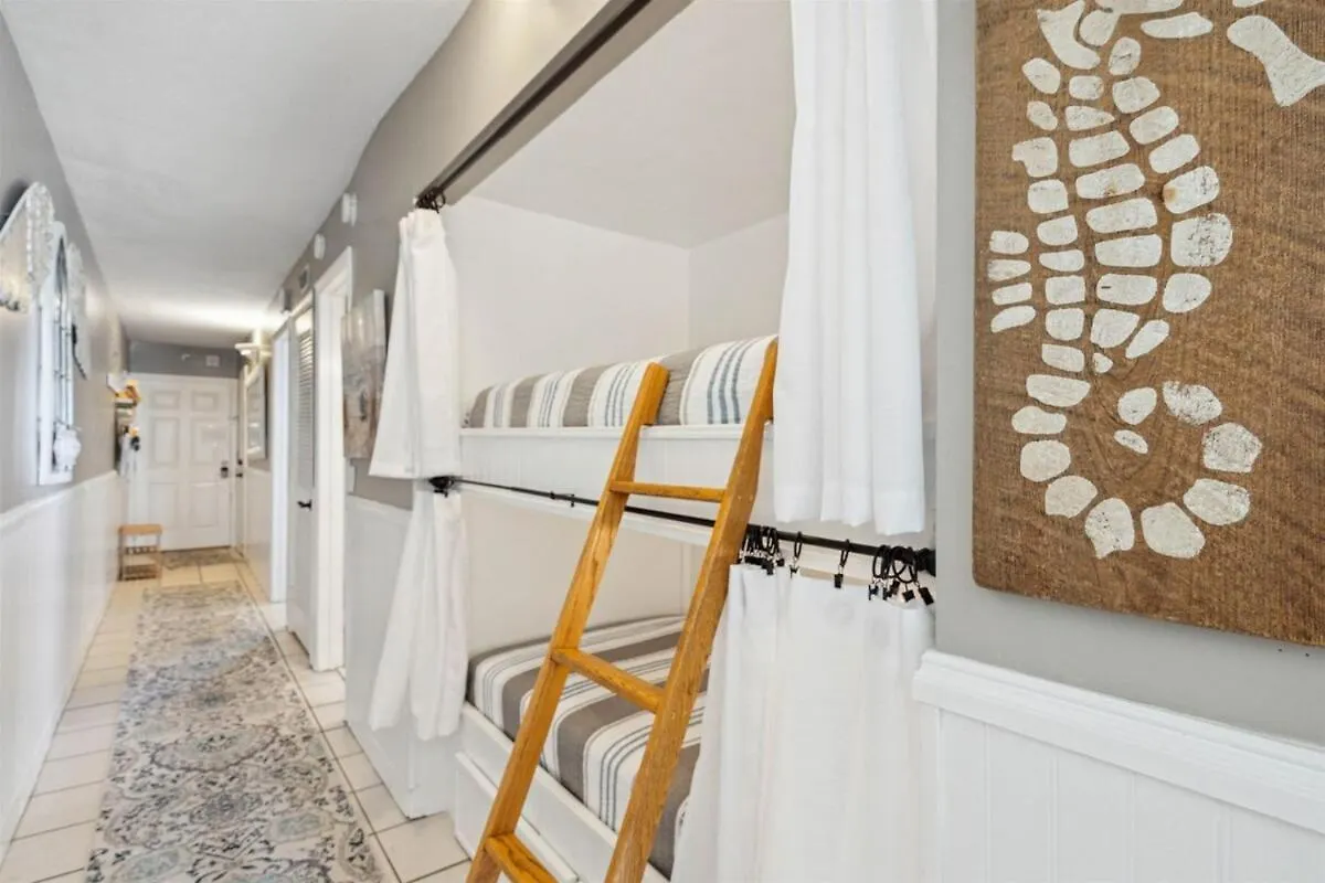 Summit 225 - Low Floor Beachfront - Sleeps 5 Panama City Beach Appartement
